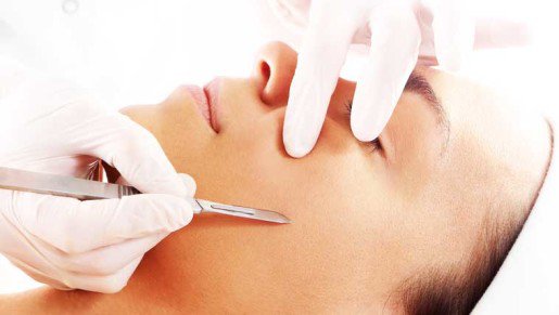 microdermabrasion and dermaplaning procedure